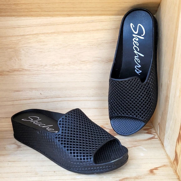 Skechers Plastic Waffle Design Open Toe Wedges - Picture 1 of 8